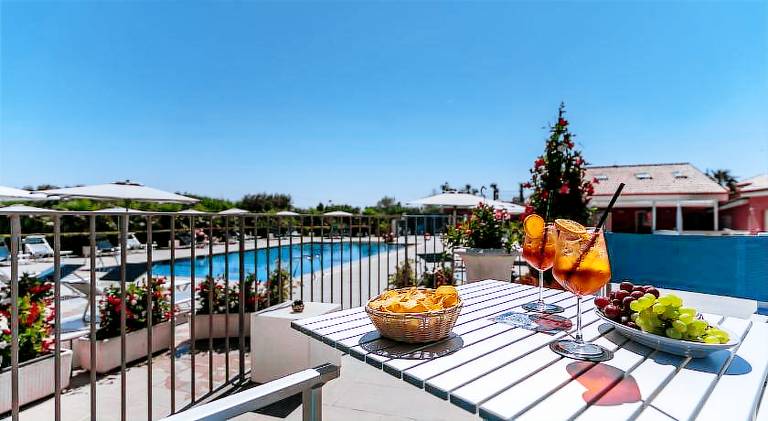 Beautiful farm with barbecue, terrace & pool | Pets allowed — photo 4