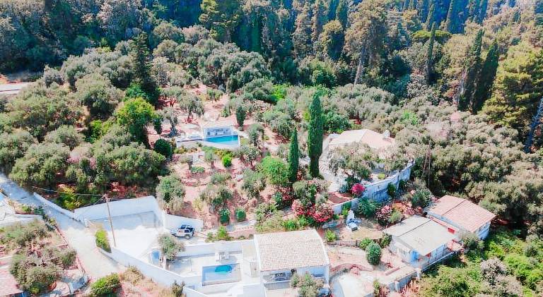 Vacation home with yard, private pool & patio | Suitable for remote work in Corfu