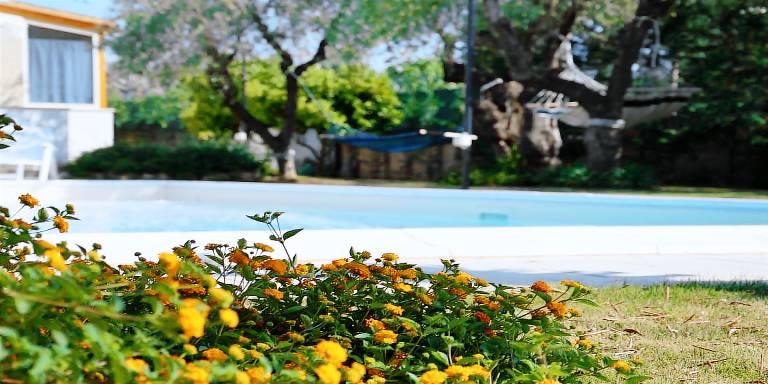 Villa with patio, barbeque & yard | Pool view — photo 5