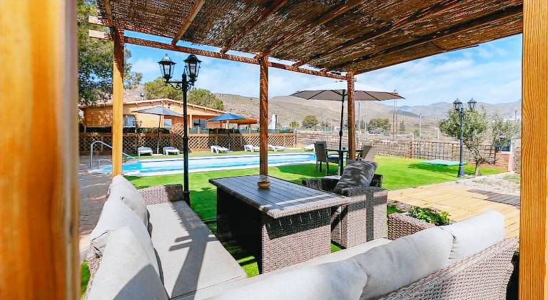 House with pool — photo 2