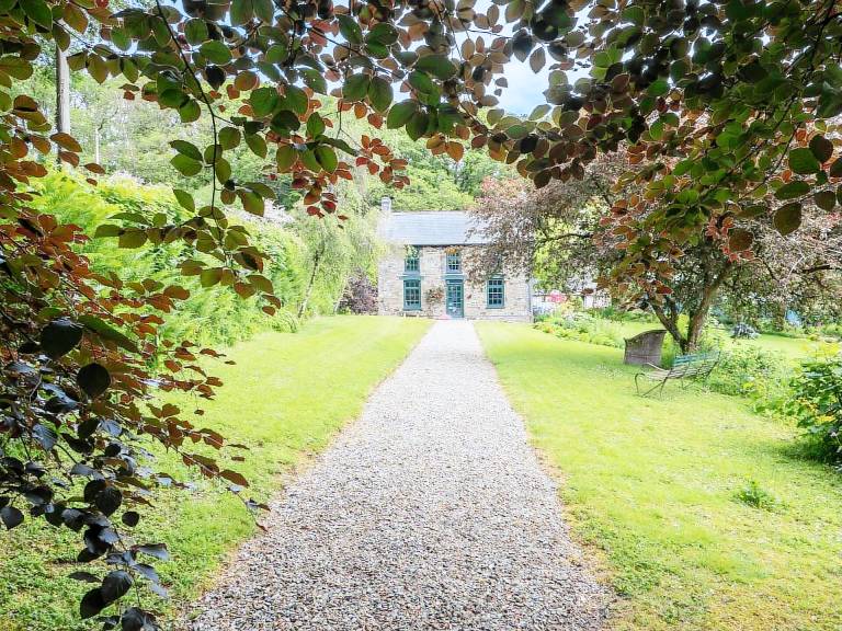 Cottage New Moat