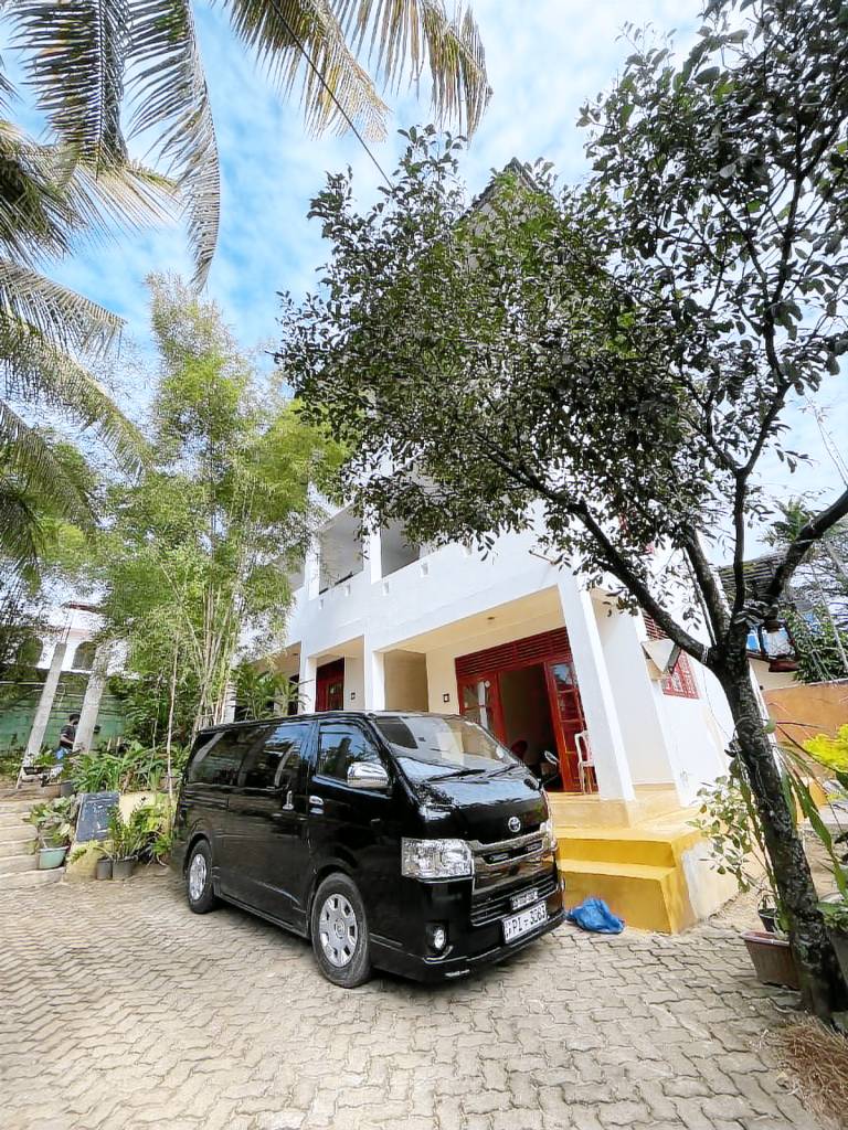 Lodge with yard & terrace | Beach nearby | Pet-friendly in Tangalle