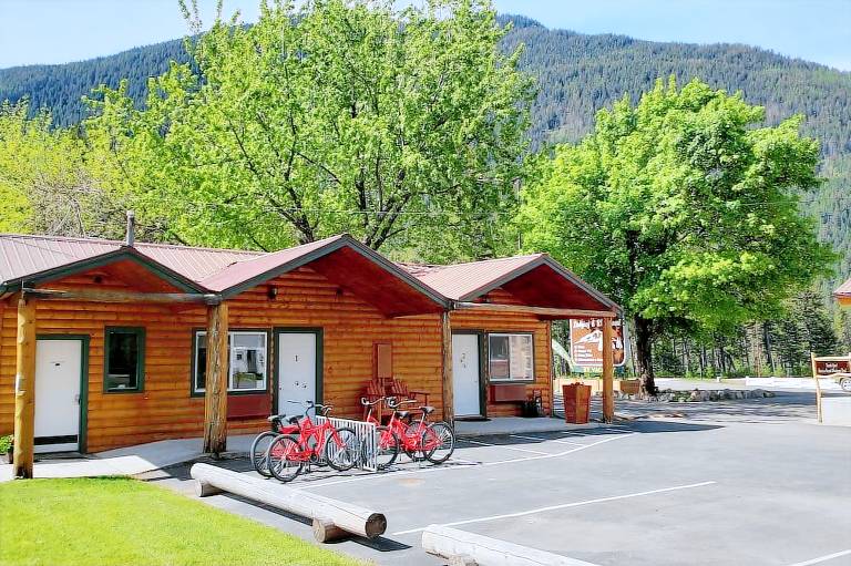 Beargrass Lodging and RV Resort