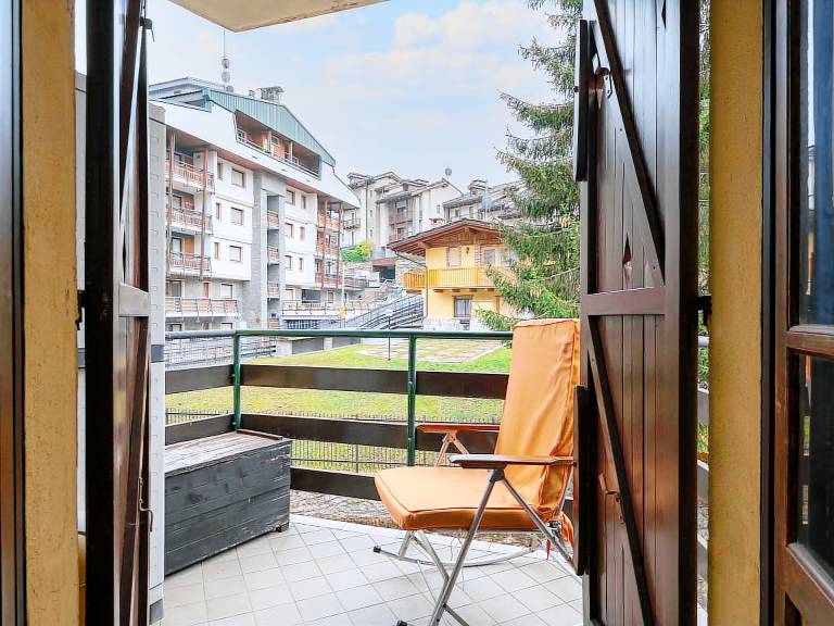 Holiday apartment with patio — photo 2
