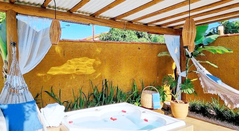 Vacation home with jacuzzi, patio & garden | Pets allowed — photo 2
