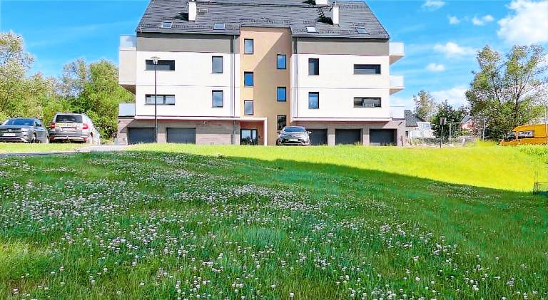Pleasant holiday apartment with terrace | Pets allowed in Jelenia Gora