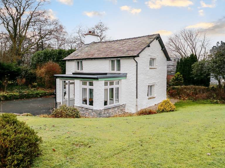 Cottage with garden & jacuzzi in Windermere
