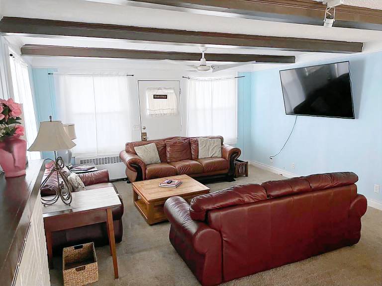 Historic Beach Side Getaway - Pet friendly, WiFi in Norfolk, VA