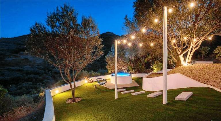 Villa with hot tub & pool — photo 4