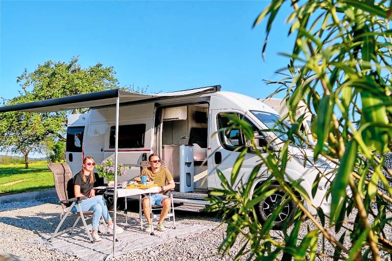 Mobile home with grill & yard | Pet-friendly — photo 3