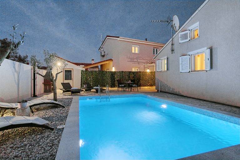 Fully equipped beautiful villa with barbeque, terrace & pool | Pets allowed — photo 5