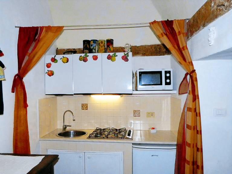 Fully equipped charming vacation home with terrace, yard & private pool | Pet-friendly — photo 3
