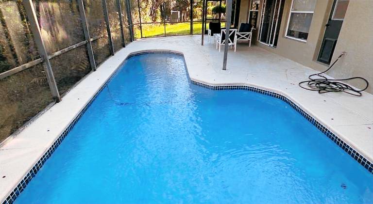 House with pool — photo 5
