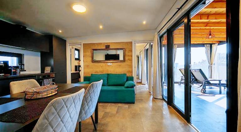 KastHouse Yellow by Vellaris, Luxury Mobile Home — photo 2