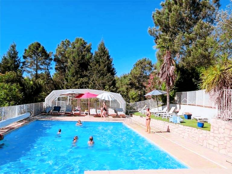 Pleasant vacation home with hot tub, heated pool & patio | Pets are welcome — photo 3