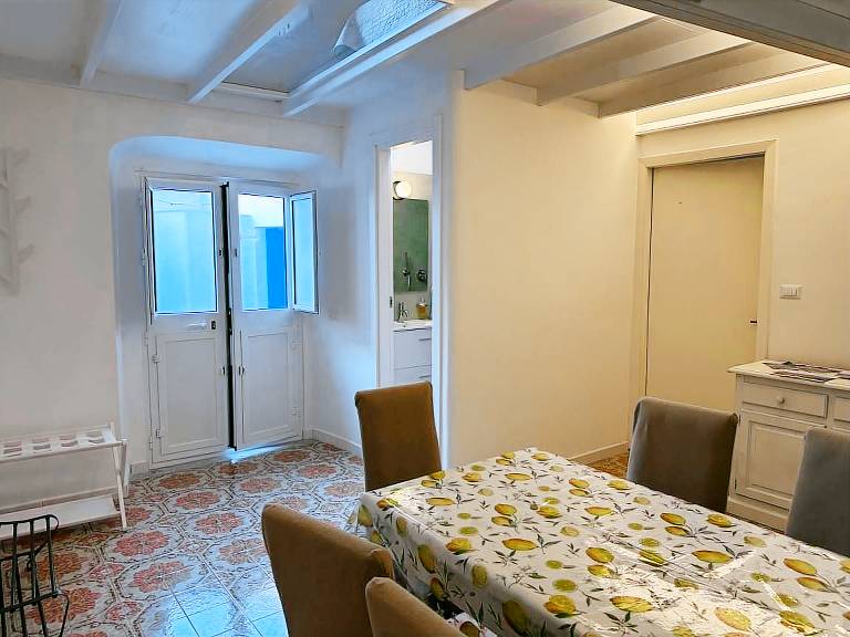 Rental apartment with yard — photo 5