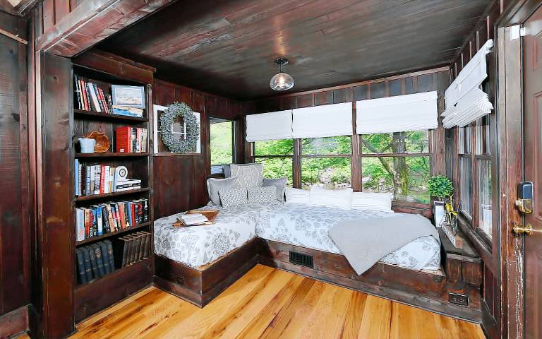 Cabin with grill, hot tub & terrace | River view — photo 3