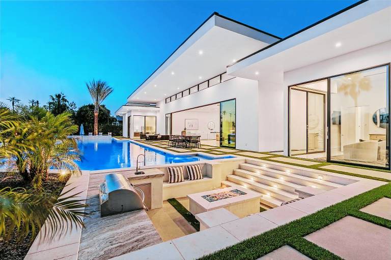 497 m&sup2; Villa
