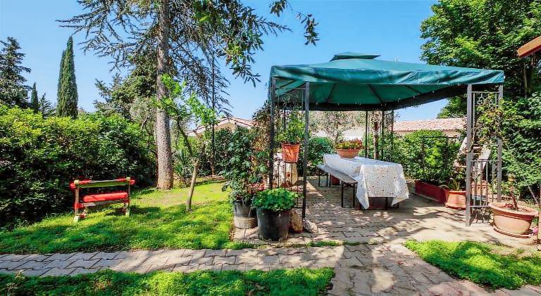 Fully equipped wonderful apartment with yard, patio & barbeque | Pets are welcome — photo 2