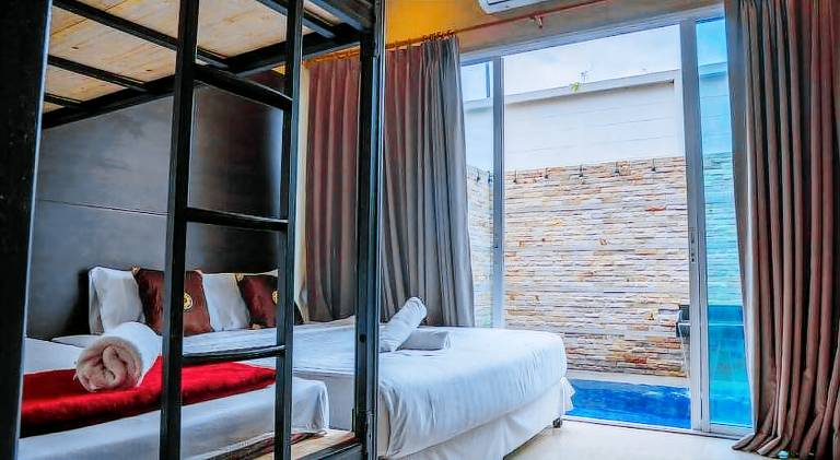 Villa with pool & jacuzzi — photo 2