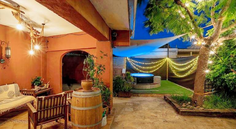 Vacation home with jacuzzi — photo 3