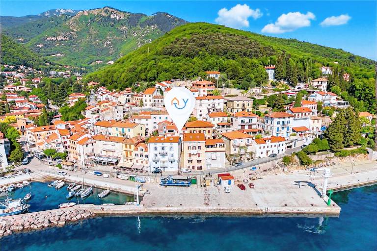 Fully equipped lovely rental apartment with terrace | Beach nearby | Pet-friendly in Moscenicka Draga