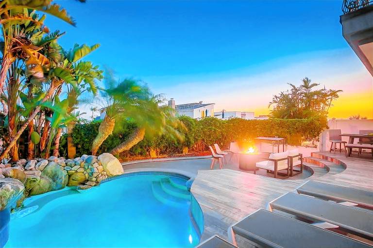 Pool Ocean Views Beach 1 Block Dogs OK