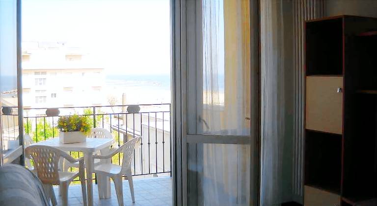 Serviced apartment with patio — photo 4