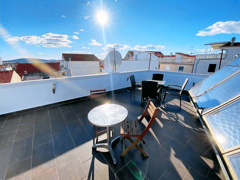 Apartment with grill & patio | Mountain view — photo 2