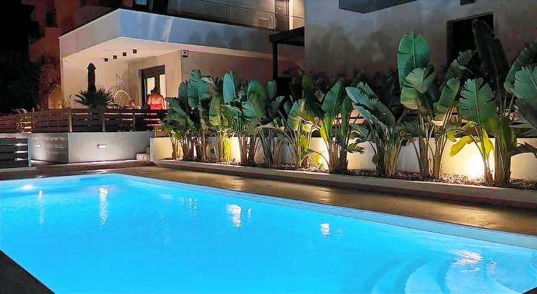 House with yard & pool in Kavala
