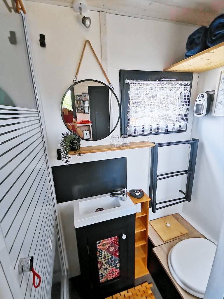 Family-oriented beautiful house with barbecue, patio & yard | Pets allowed — photo 4