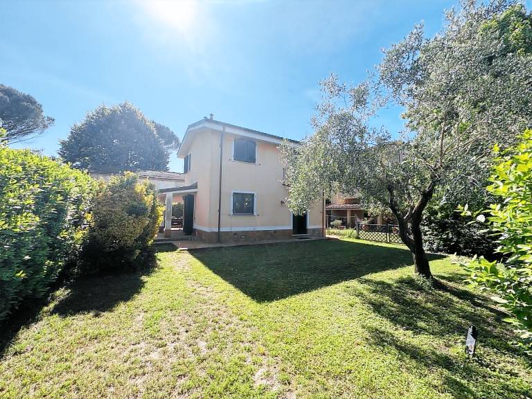 Farm with patio & yard | Panoramic view | Pets are welcome — photo 3