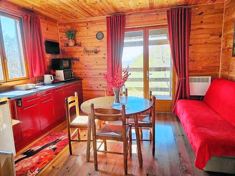 Cottage with barbecue & yard | Dogs allowed — photo 5