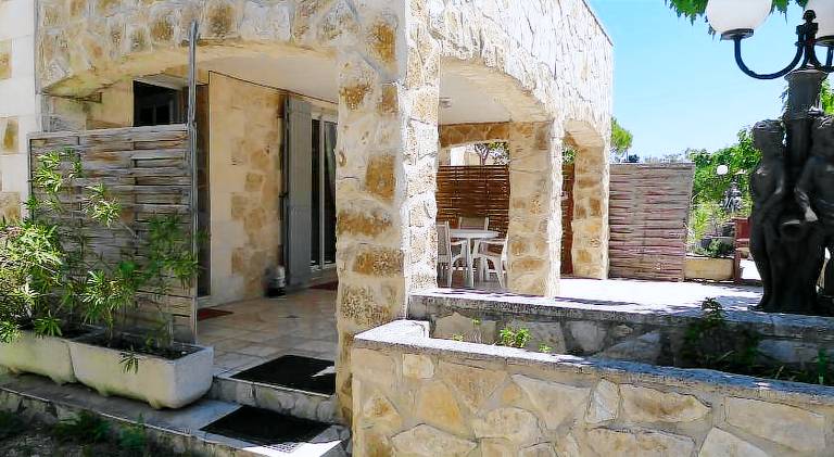 Rental apartment with barbecue, terrace & pool — photo 5