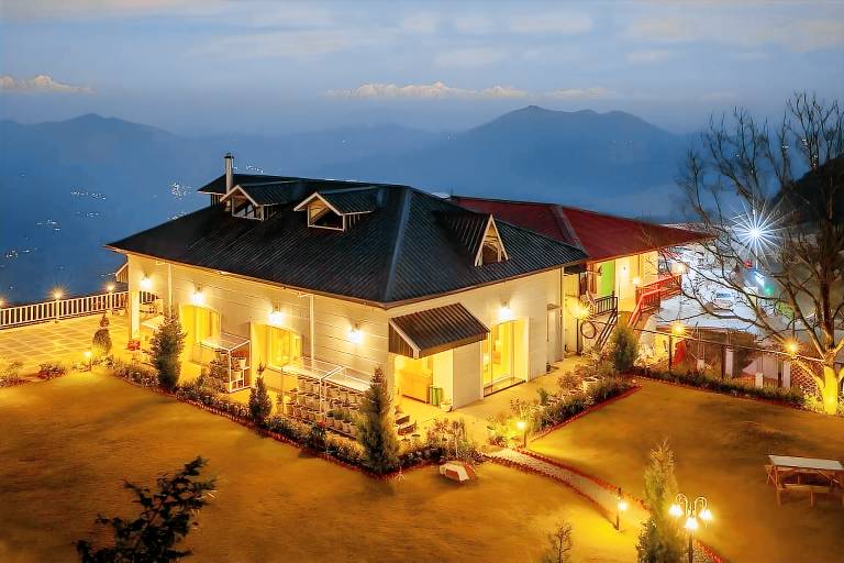 A Luxurious Mountain Bungalow with stunning views in Tehri