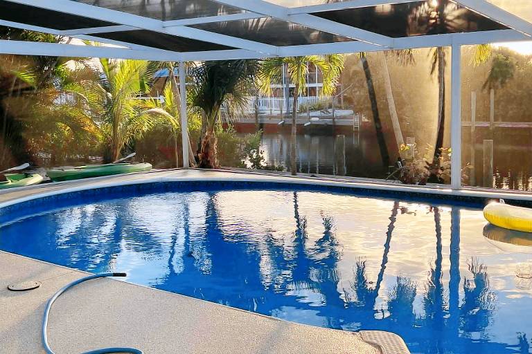 House  Saint James City