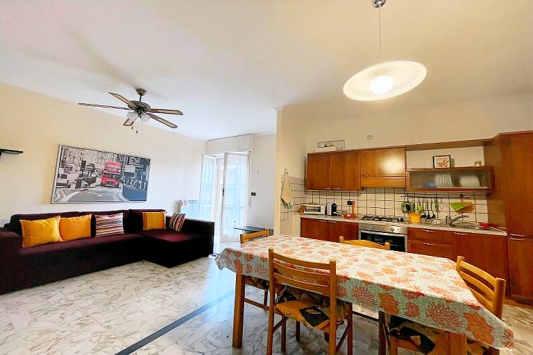 Apartment with patio — photo 4