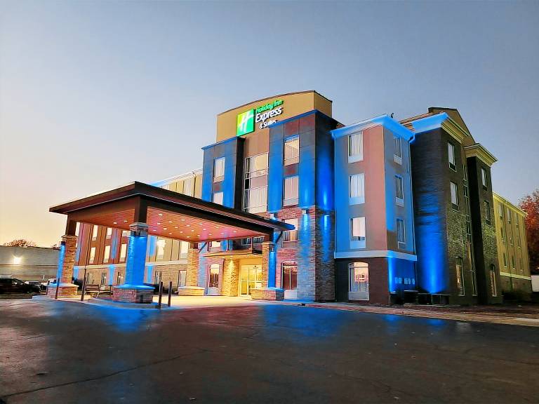 Holiday Inn Express Hotel & Suites Starkville By IHG in Starkville, MS