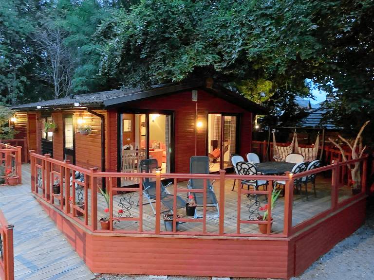 Cottage with yard & hot tub — photo 2