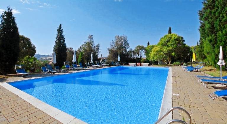 Holiday apartment with pool — photo 5