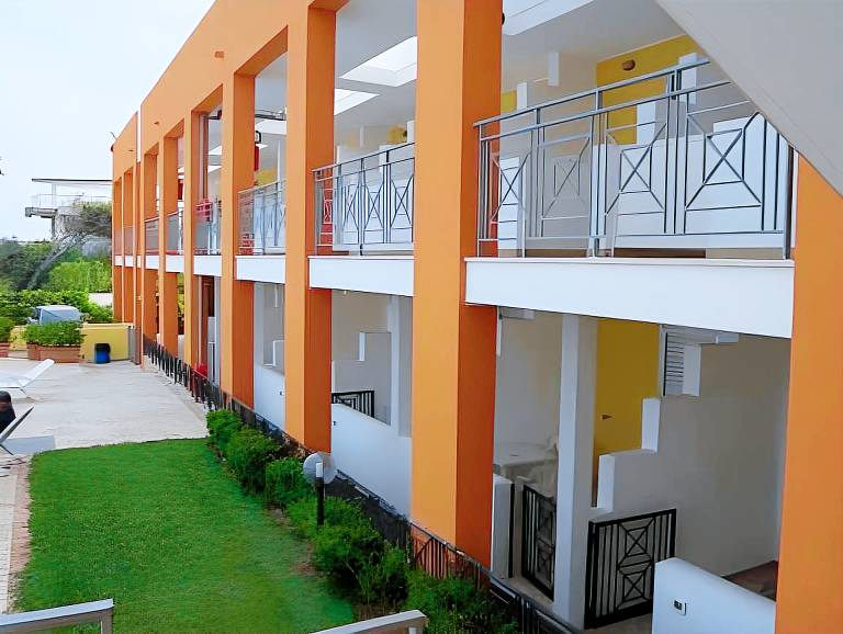 Serviced apartment with garden & pool in Melendugno