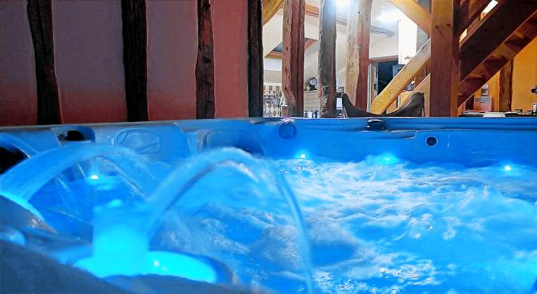 Sauna & Double Jacuzzi interieur et sous les etoiles 1h30 Paris in Montargis