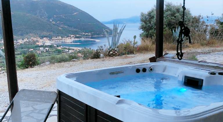Fully equipped ample villa with patio, jacuzzi & yard | Pet-friendly — photo 3