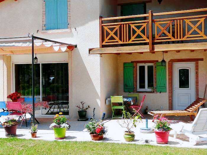 Family-oriented house with barbecue, garden & terrace | Garden view | Pets are welcome — photo 4