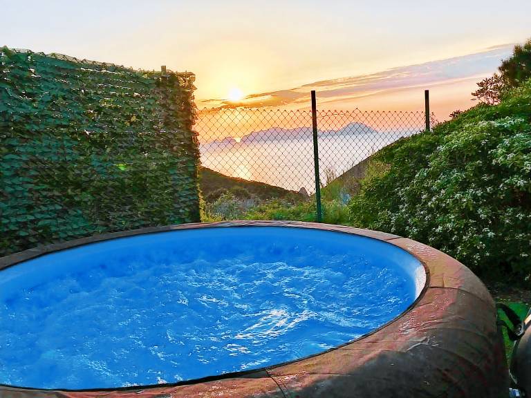 Family-oriented villa with jacuzzi, patio & yard | Next to the beach | Pets allowed — photo 3
