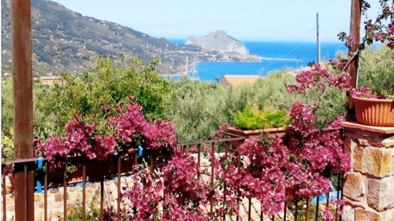 Holiday Home 'Case Saponara' with Sea View, Terrace & Wi-Fi — photo 3