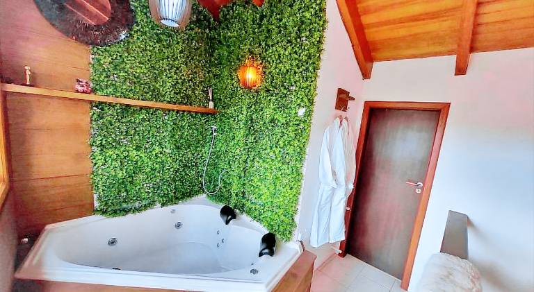 Vacation home with hot tub — photo 4