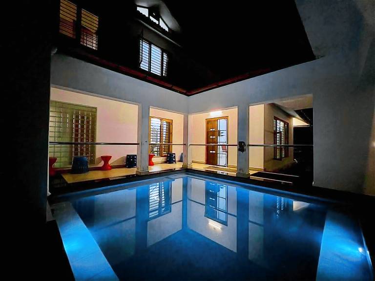 Vacation home with pool — photo 3