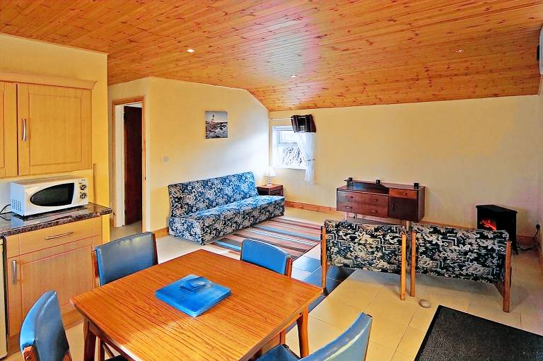Vacation home with yard — photo 4