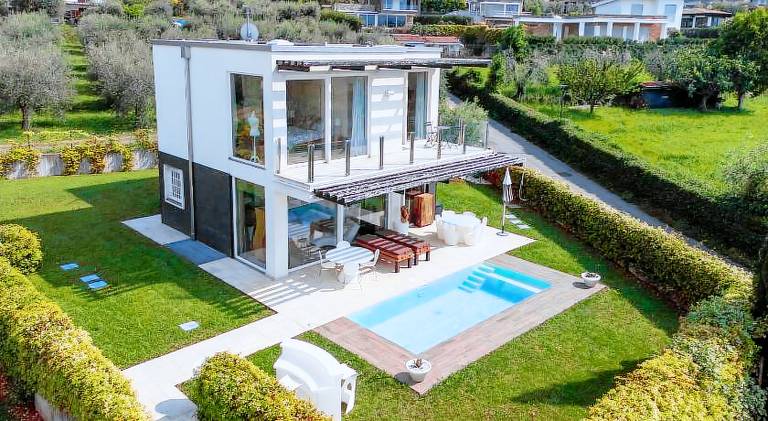 Villa with yard, private pool & patio | Close to the beach | Pets allowed in Manerba del Garda